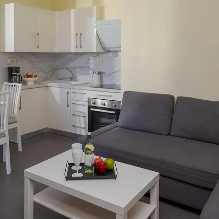 Cozy 1-bedroom Boutique With A Patio Διαμέρισμα