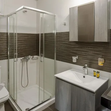 Cozy 1-bedroom Boutique With A Patio