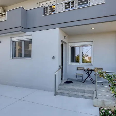 Cozy 1-bedroom Boutique With A Patio *