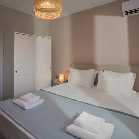 Cozy 1-bedroom Boutique With A Patio Apartment