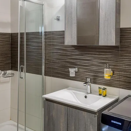 Cozy 1-bedroom Boutique With A Patio