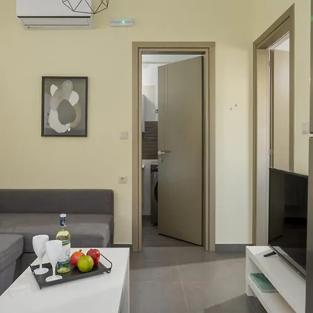 Cozy 1-bedroom Boutique With A Patio Apartment Heraklion (Crete)