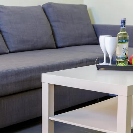 Cozy 1-bedroom Boutique With A Patio Apartment *