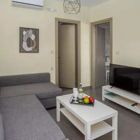 Cozy 1-bedroom Boutique With A Patio