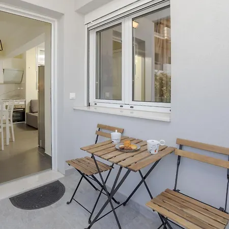 Cozy 1-bedroom Boutique With A Patio Apartment Heraklion (Crete)